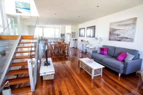BELLA CASA - Melbourne Tourism 0