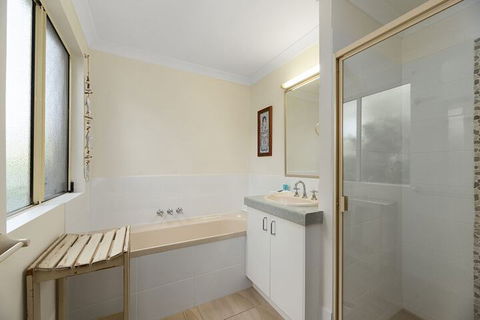 Fabulous Pet Friendly Family Home - 3 Carribean Court - Melbourne Tourism 2