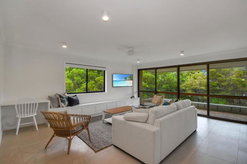 BEAUTIFULLY RENOVATED OCEANSIDE APARTMENT Lamer 9 - Melbourne Tourism 6