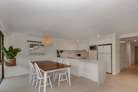 BEAUTIFULLY RENOVATED OCEANSIDE APARTMENT Lamer 9 - Melbourne Tourism 3