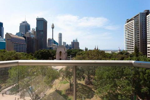 THE HYDEAWAY LUXE HYDE PARK CITY APARTMENT Hosted By LAbode Accommodation - Melbourne Tourism 4