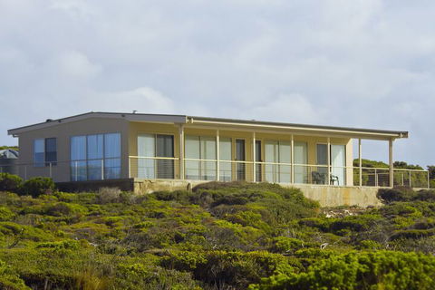 Hanson Bay Wildlife Sanctuary And Cabins - Melbourne Tourism 3