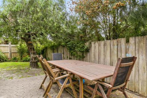 THE BEACH HIVE PET FRIENDLY (OUTSIDE ONLY) INLET SIDE - Melbourne Tourism 6