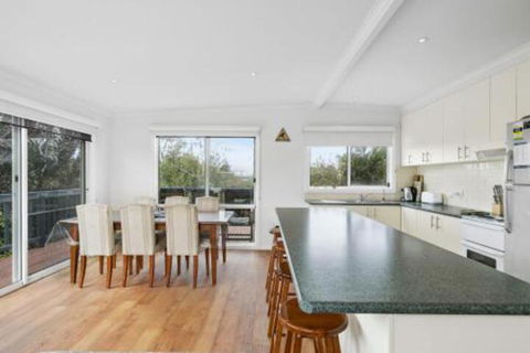 THE BEACH HIVE PET FRIENDLY (OUTSIDE ONLY) INLET SIDE - Melbourne Tourism 4