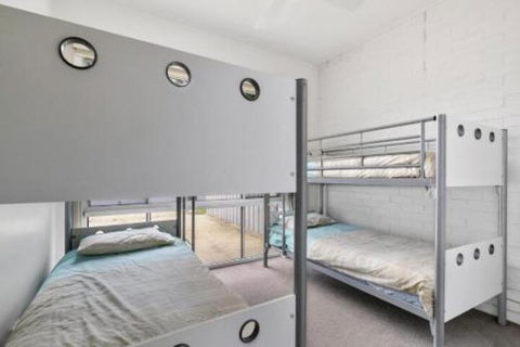 THE BEACH HIVE PET FRIENDLY (OUTSIDE ONLY) INLET SIDE - Melbourne Tourism 3