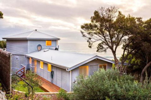 Yallingups Best Located Beach House - Melbourne Tourism 6