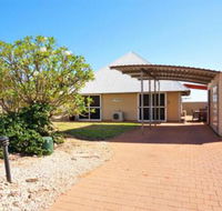 Osprey Holiday Village Unit 104 Luxurious 3 Bedroom Holiday Villa with a Pool in the Complex - Melbourne Tourism