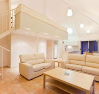 Osprey Holiday Village Unit 105 Tranquil 3 Bedroom Holiday Villa with a Pool in the Complex - Melbourne Tourism