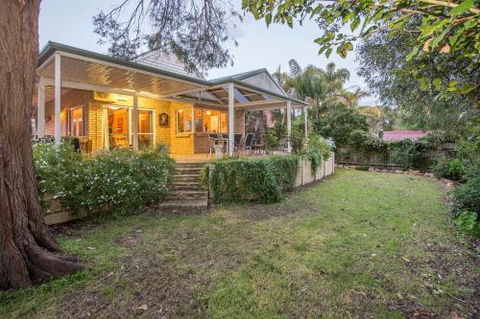 Country Cottage - Melbourne Tourism 4