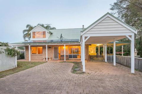 Country Cottage - Melbourne Tourism 0