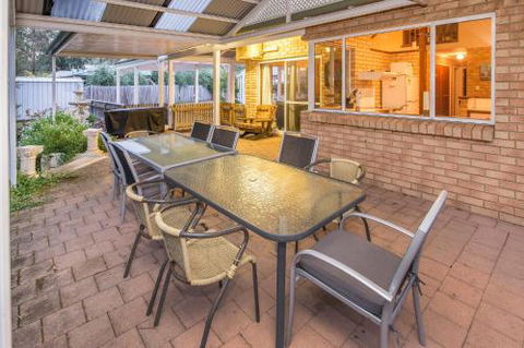Country Cottage - Melbourne Tourism 1