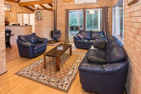 Country Cottage - Melbourne Tourism 3