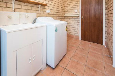 Country Cottage - Melbourne Tourism 6