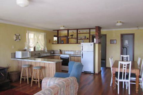 Jen's Beach House - Melbourne Tourism 6