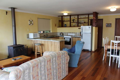 Jen's Beach House - Melbourne Tourism 4