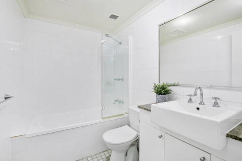 HOLT1 Crows Nest Holtermann Street - Melbourne Tourism 1
