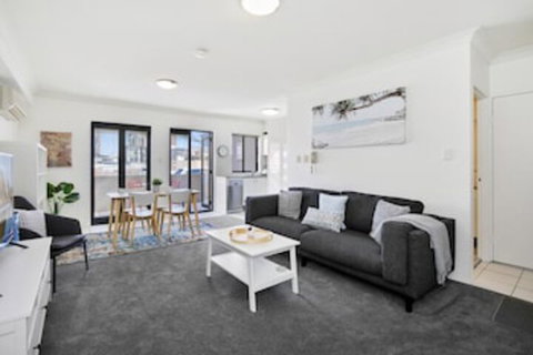 HOLT1 Crows Nest Holtermann Street - Melbourne Tourism 0