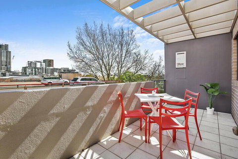 HOLT1 Crows Nest Holtermann Street - Melbourne Tourism 5