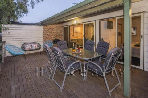 Coastal Cottage - Melbourne Tourism 7