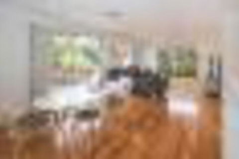 Barefoot Bungalow - Melbourne Tourism 6