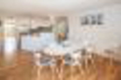 Barefoot Bungalow - Melbourne Tourism 5