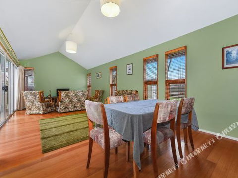 Family Friendly Weatherboard Cottage - Melbourne Tourism 3