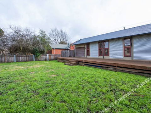 Family Friendly Weatherboard Cottage - Melbourne Tourism 1