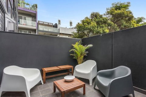 GRATTAN A Premier Location & Modern Space - Melbourne Tourism 0
