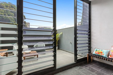 GRATTAN A Premier Location & Modern Space - Melbourne Tourism 6