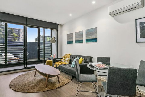 GRATTAN A Premier Location & Modern Space - Melbourne Tourism 3