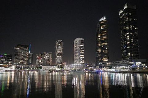 Auzzie Apartments Docklands Melbourne - Melbourne Tourism 5