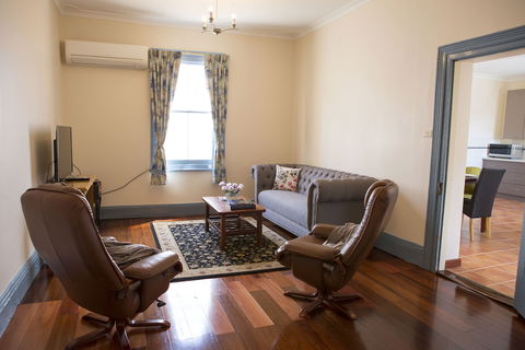 Spencer Cottage - Melbourne Tourism 3