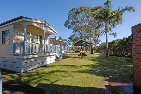 Barrack Point Holidays - Melbourne Tourism 1