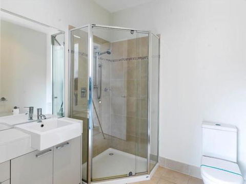 ONE LEVEL At BROADBEACH RESORT - Melbourne Tourism 3