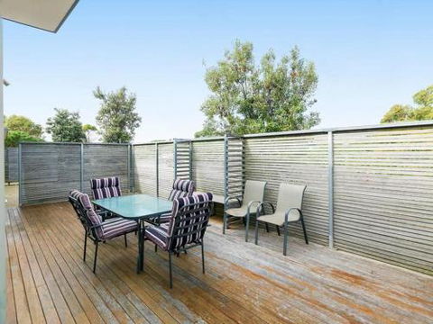 ONE LEVEL At BROADBEACH RESORT - Melbourne Tourism 1
