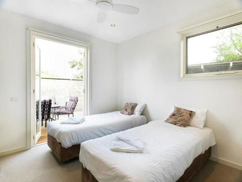 ONE LEVEL At BROADBEACH RESORT - Melbourne Tourism 6