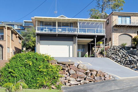 Soldiers Point Road 50 - Melbourne Tourism 0