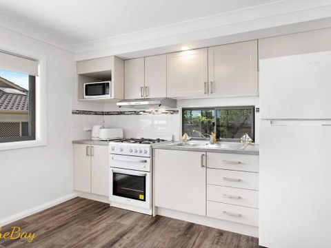 Bagnall Cottage On Government Road - Melbourne Tourism 3