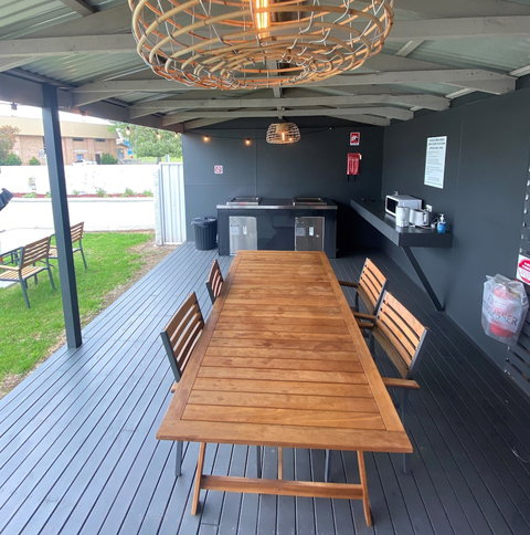 Batemans Bay Hotel - Melbourne Tourism 3