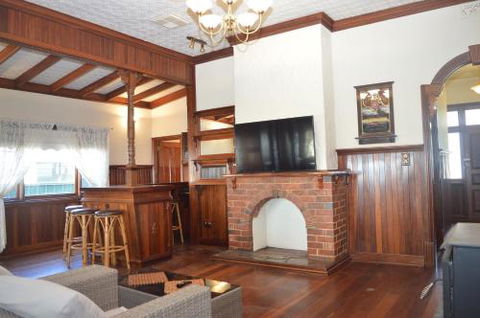 Gargoyle Lodge - Melbourne Tourism 4