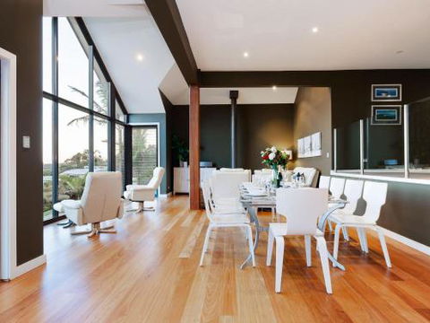 Venabu On Garuwa 20 Garuwa Street Spectacular House With Fabulous Views - Melbourne Tourism 6