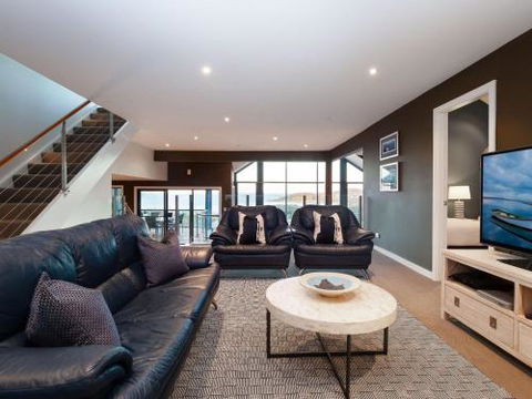 Venabu On Garuwa 20 Garuwa Street Spectacular House With Fabulous Views - Melbourne Tourism 3