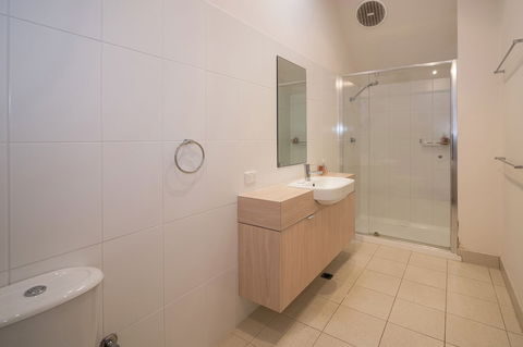 Pegasus Apartments - Melbourne Tourism 6