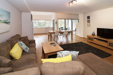 Pegasus Apartments - Melbourne Tourism 4