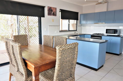 Ningaloo Breeze Villa 6 - Melbourne Tourism 1
