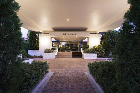Ramada By Wyndham Diplomat Canberra - Melbourne Tourism 1