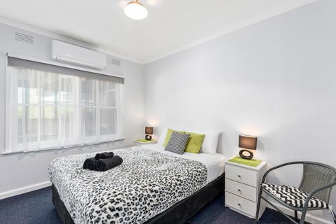 Wattle Grove Villa - Melbourne Tourism 4