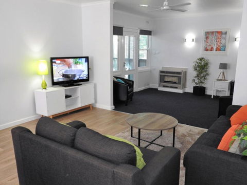 Wattle Grove Villa - Melbourne Tourism 6