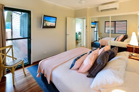 NEWLY BEAUTFULLY RENOVATED 16 The Casuarina 3 Bedroom House With 180 Degree Ocean Views - Melbourne Tourism 1