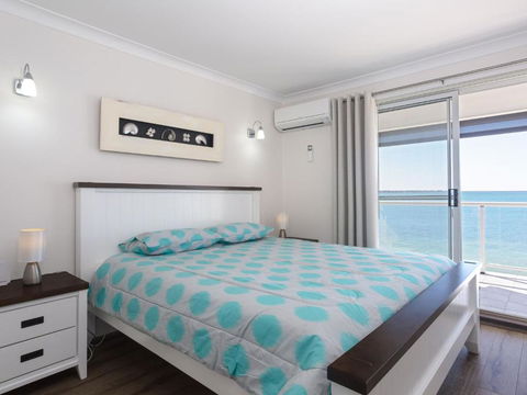 Sunrise Waters 2 / 63 Soldiers Point Road Stunning Waterfront Property - Melbourne Tourism 2
